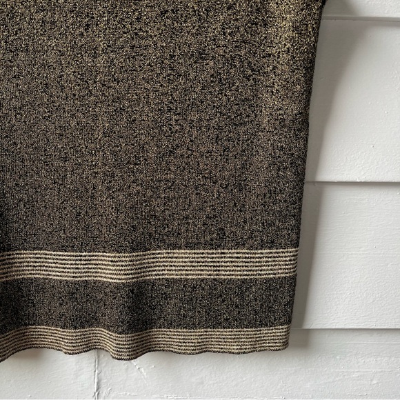 Vintage Metallic Gold and Black Sleeveless V-Neck Knit Top - Picture 10 of 10